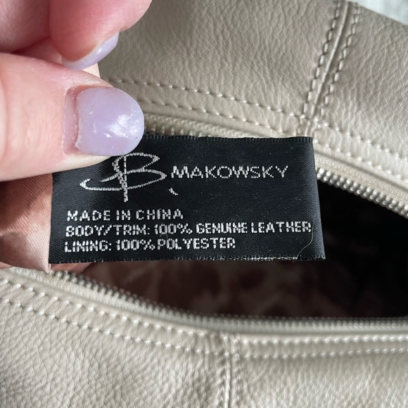 LC: ⭐️HP⭐️ B. Makowsky Leather White Cream Purse with Animal Print Inside - Picture 9 of 15